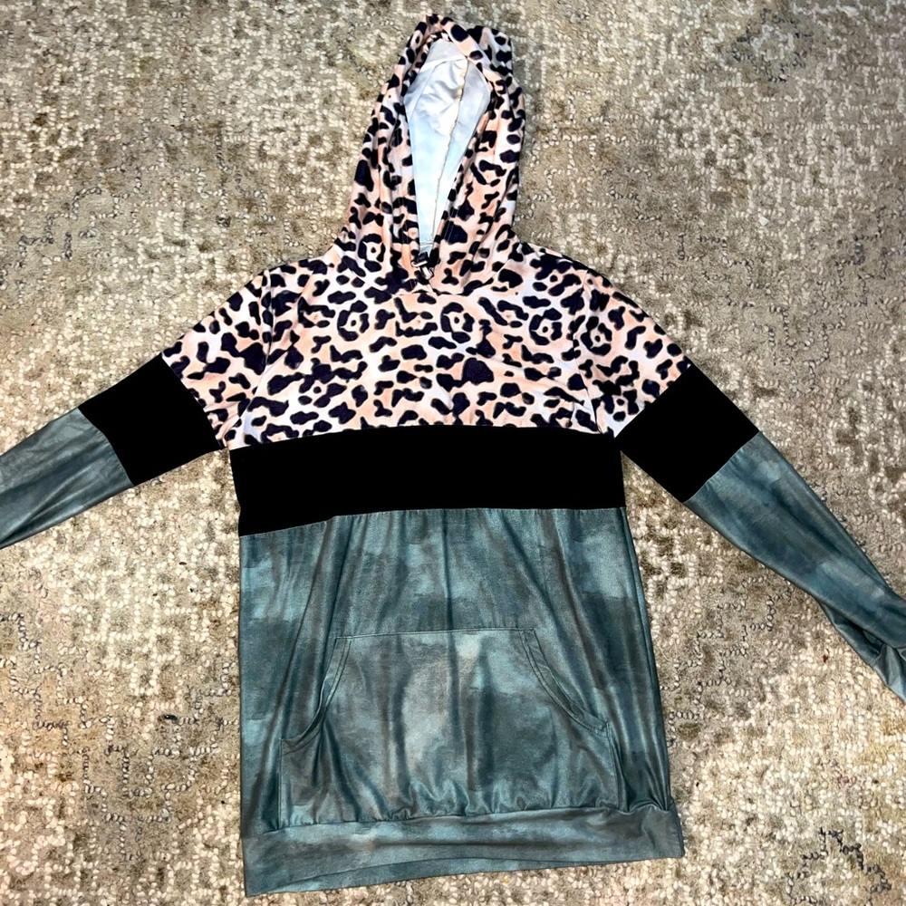 Unknown brand, bought off of Amazon. Leopard, black & green color lock pullover.